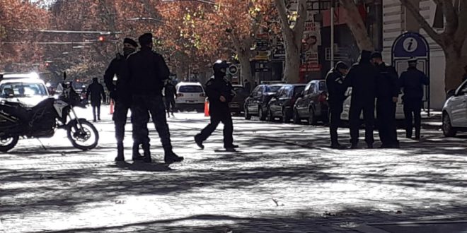 MENDOZA | Violenta represión a trabajadores estatales.