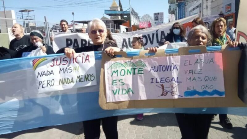 Abrazo al Río Yuspe en el Día de Cosquín