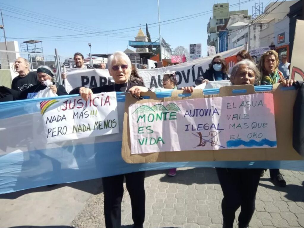 Abrazo al Río Yuspe en el Día de Cosquín