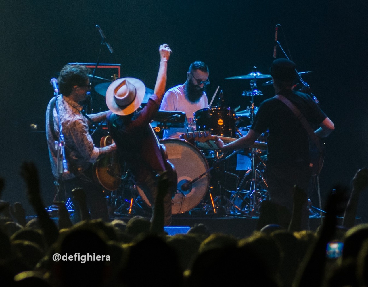 Skay y Los Fakires, una noche de melodías que hacen a la trama más compacta, y hermosa…