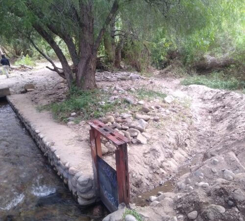 Trabajo en los canales de riego de San Marcos Sierras