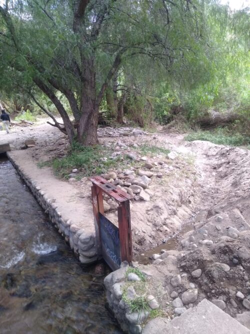 Trabajo en los canales de riego de San Marcos Sierras